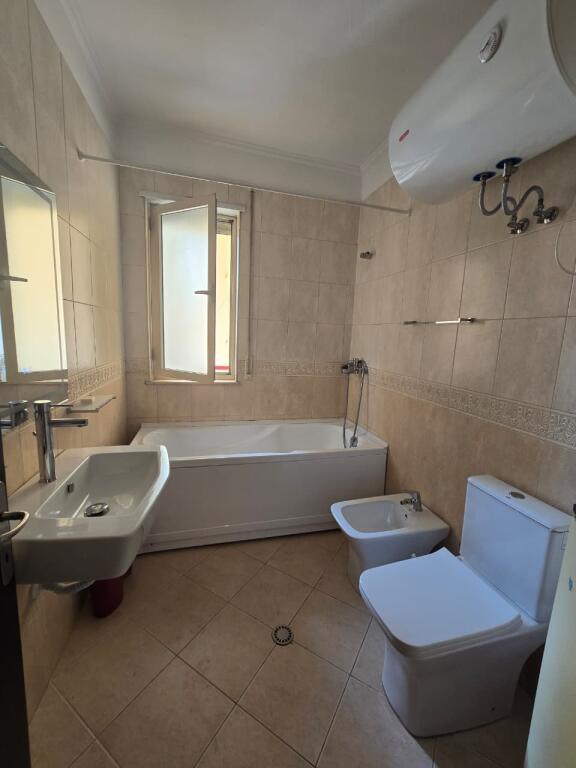 Apartament 2+1 per qira Prane Juridikut