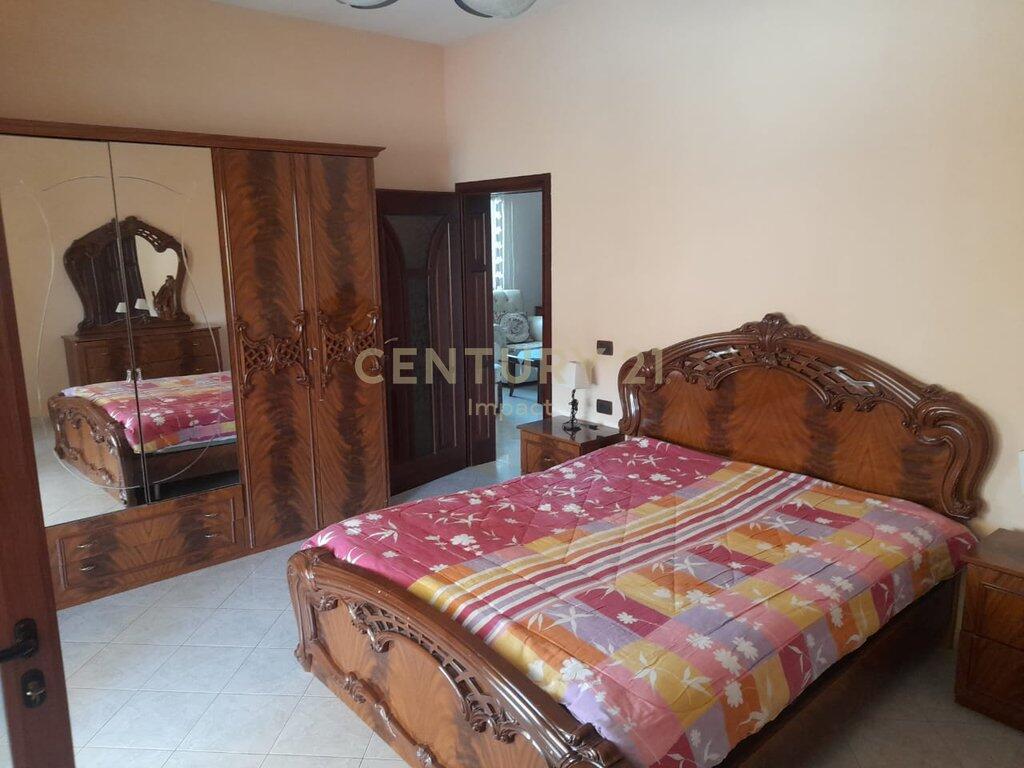 Apartament 3+1+2 me Qira në Shkoze 450 Euro!