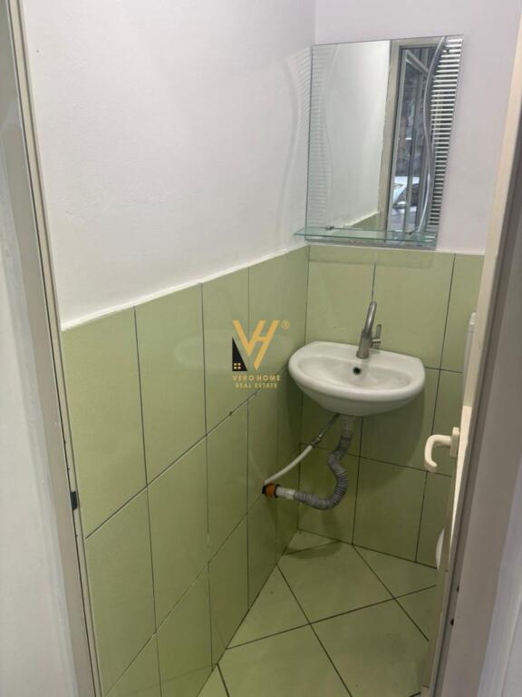 JEPET DYQAN 50 M2 ME QIRA TE RRUGA SIRI KODRA 25.000 LEKE