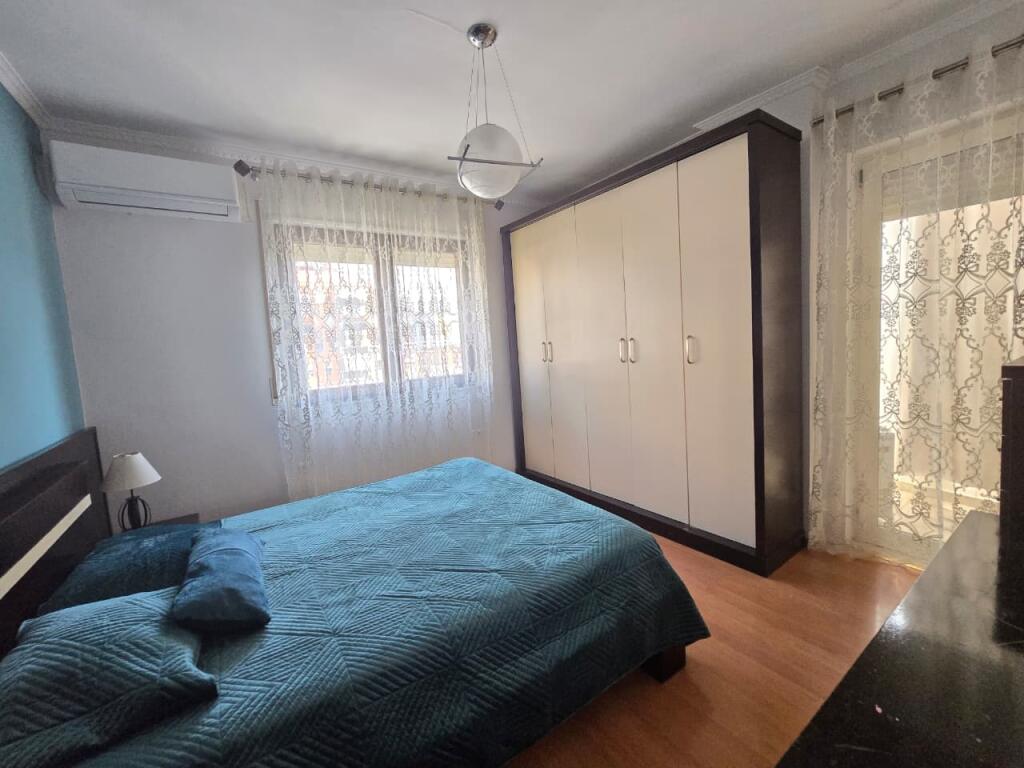 Apartament 2+1 per qira Prane Juridikut