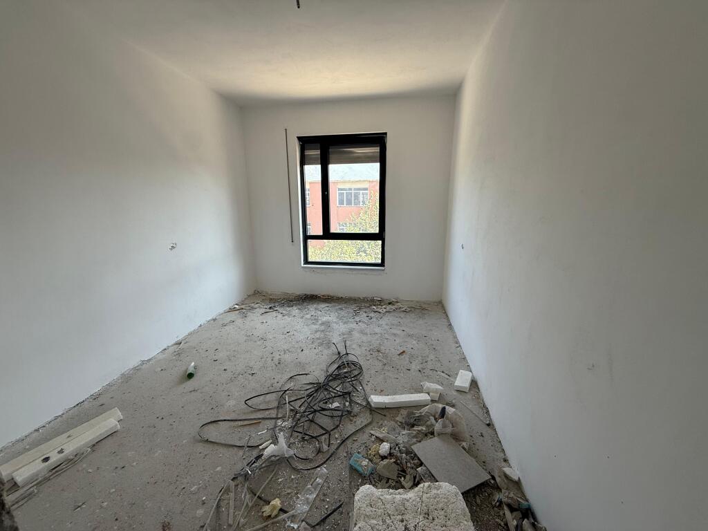 📣 Shitet apartament 2+1+2 📍 Rruga 5 Maji, Tiranë – zonë shumë e kërkuar 🏙️ 💶 Çmimi: 150.000 €, i pa diskutueshem
