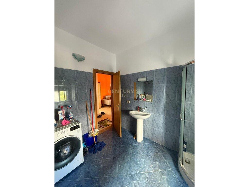 Jepet me Qera apartament 1+1 në Plazh Iliria, Durrës    350 € /Muaj