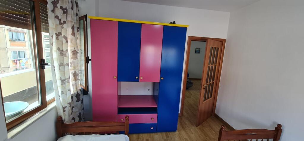 Apartament me qira 2+1+2 – Laprakë (pas Kupolës, KMY)