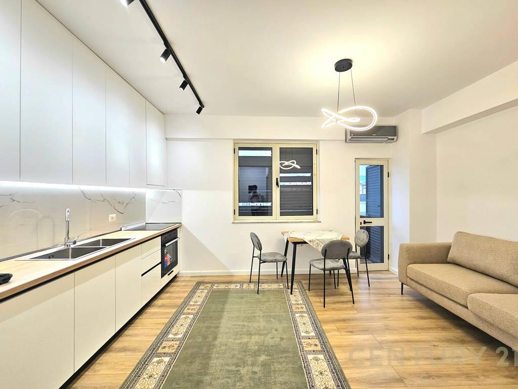 APARTAMENT 1+1 PER QIRA PRANE 21 DHJETORIT.