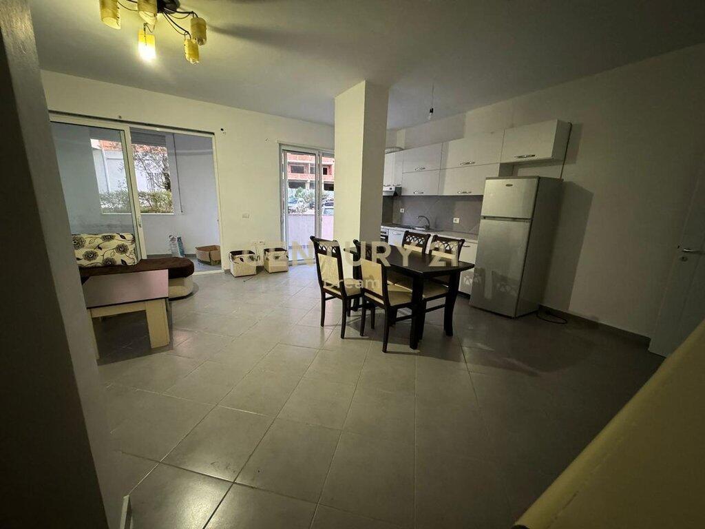 JEPET ME QIRA APARTAMENT 2+1+2 TEK KOPSHTI BOTANIK! 500 € /Muaj