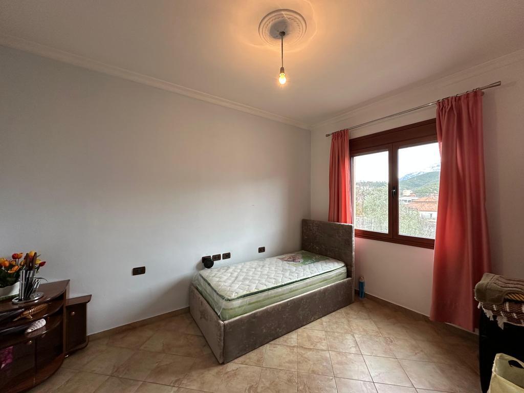 Si affitta il piano di una villa a Babrru.