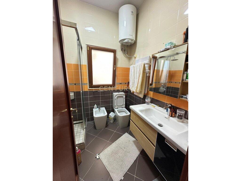 RRUGA E BOGDANEVE, JAPIM ME QIRA APARTAMENT 3+1+2