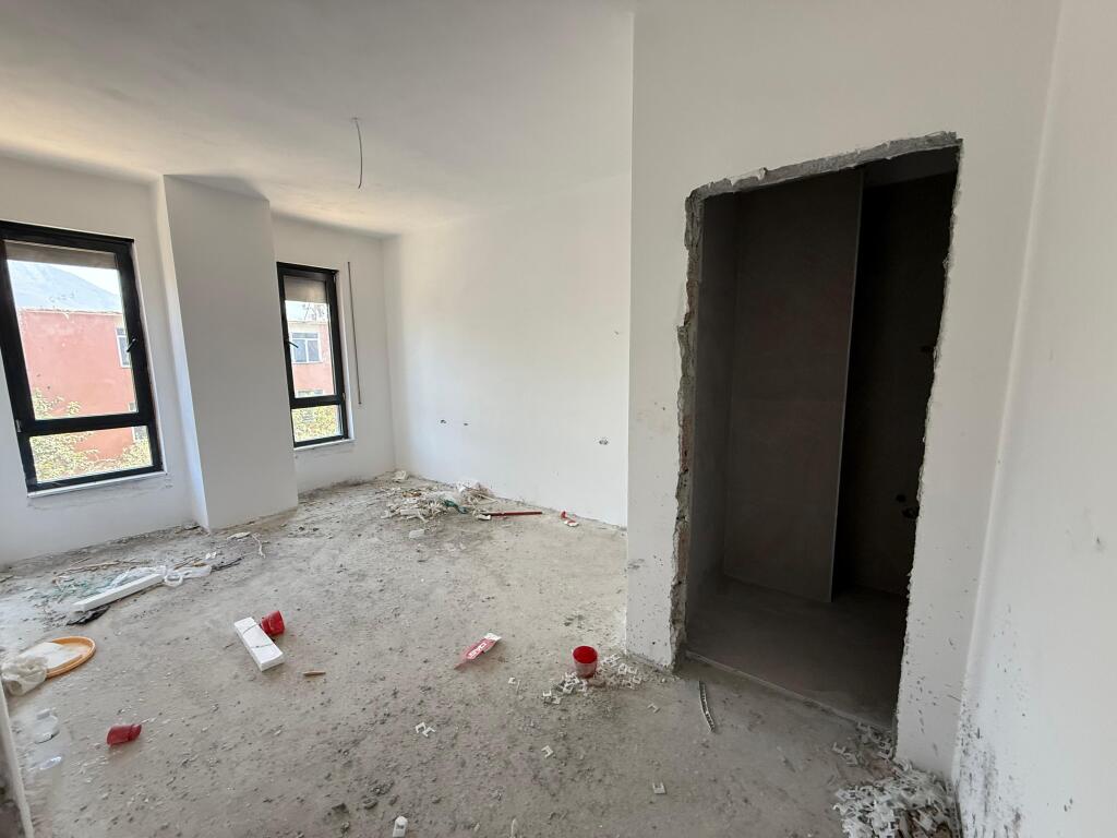 📣 Shitet apartament 2+1+2 📍 Rruga 5 Maji, Tiranë – zonë shumë e kërkuar 🏙️ 💶 Çmimi: 150.000 €, i pa diskutueshem