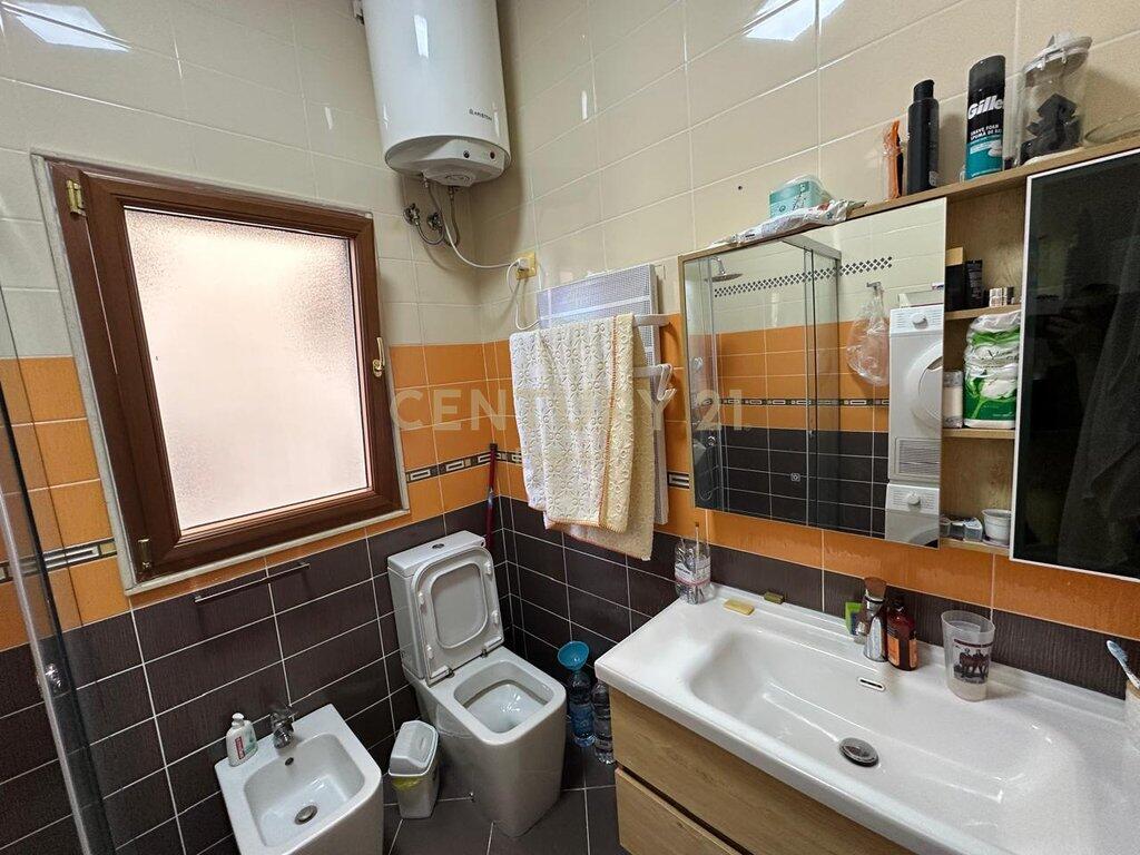 RRUGA E BOGDANEVE, JAPIM ME QIRA APARTAMENT 3+1+2