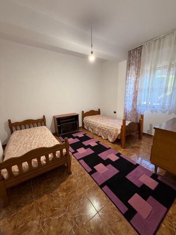 Jepet apartamenti me qera 2+1 ne Laprake