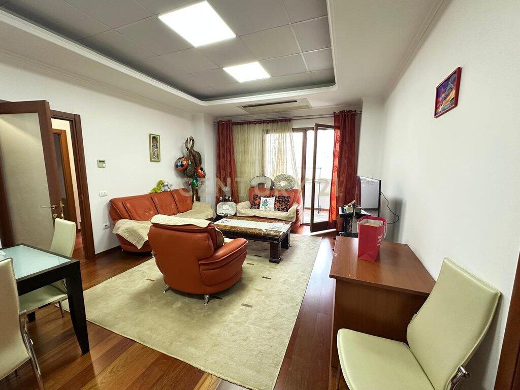 RRUGA E BOGDANEVE, JAPIM ME QIRA APARTAMENT 3+1+2