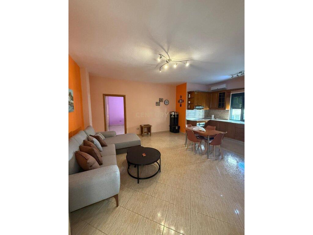 Jepet me Qera apartament 1+1 në Plazh Iliria, Durrës    350 € /Muaj