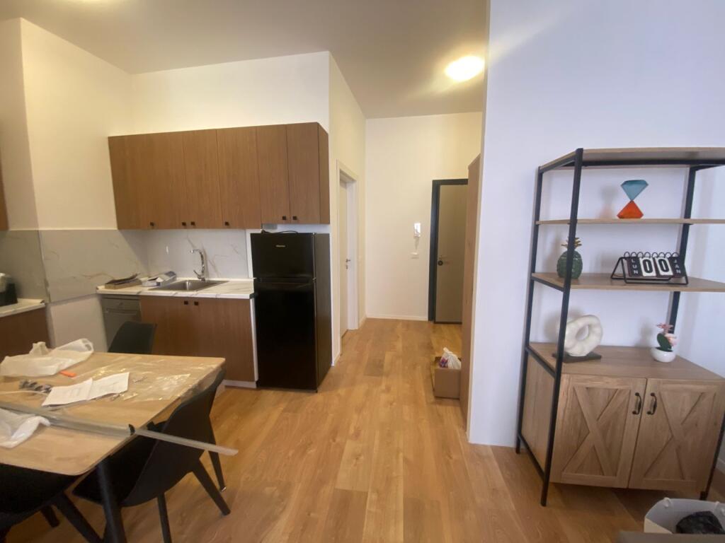 Jepet me qera apartament 1+1 rruga "dervish hekali" mbi shkollen e kuqe