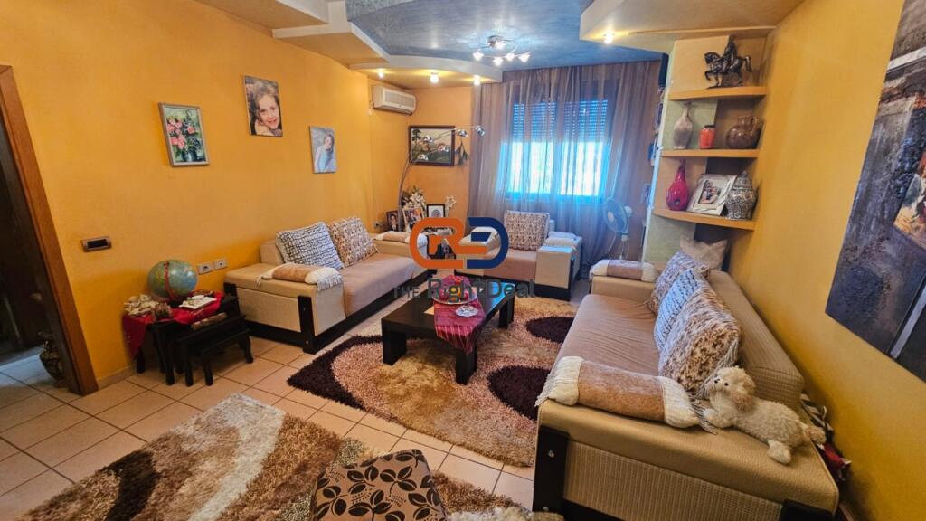 Prane Gjimnazit "Partizani", Shitet Apartament 2+1, Me Hapesira Te Bollshme !