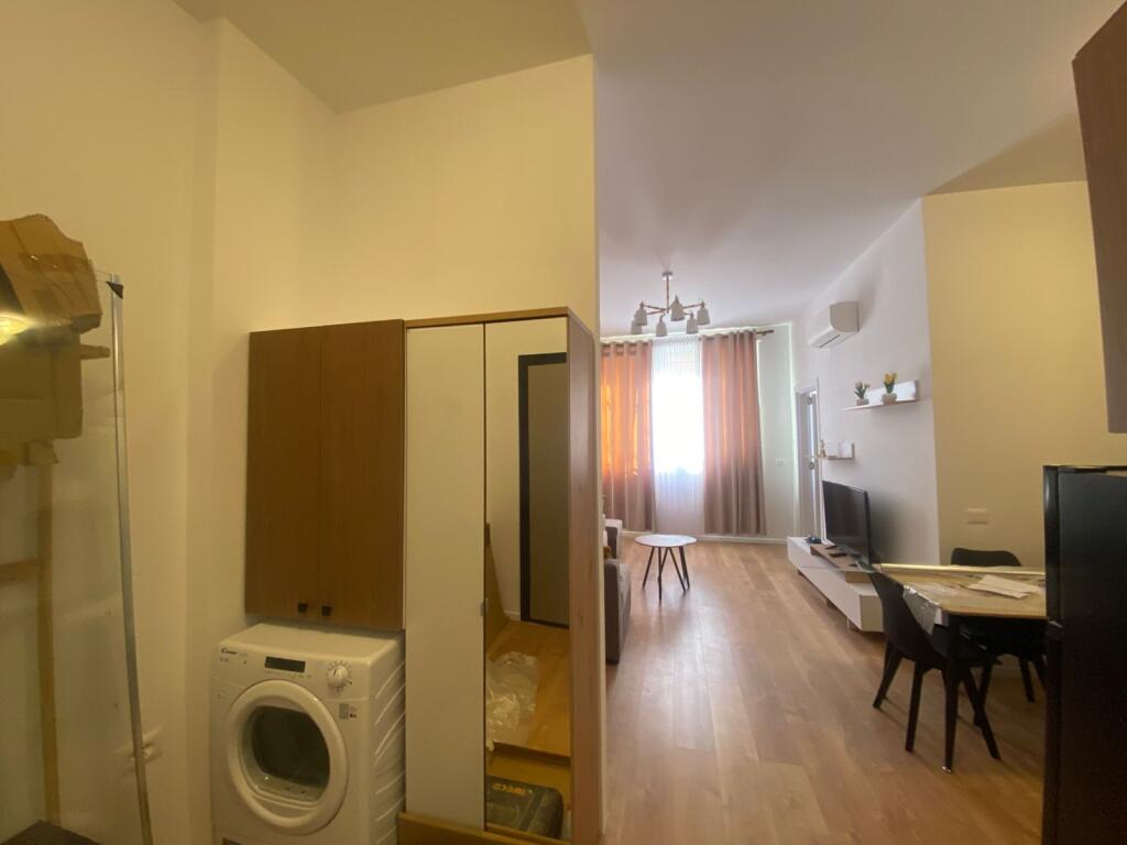 Jepet me qera apartament 1+1 rruga "dervish hekali" mbi shkollen e kuqe