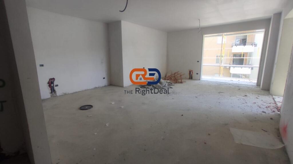 Tek Palladium Rezidence, Tek Liqeni i Thate Shitet Super Apartament 3+1 Me Strukture Perfekte!!