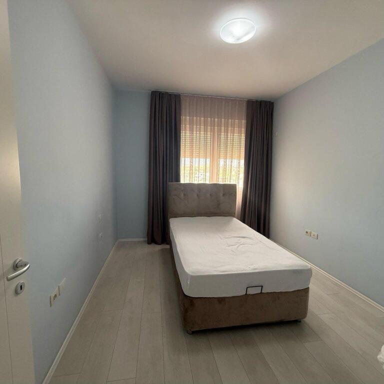 APARTAMENT MODERN ME QIRA 3++2 TE KOMPLEKSI FZ LIQENI ARTIFICIAL . TIRANE