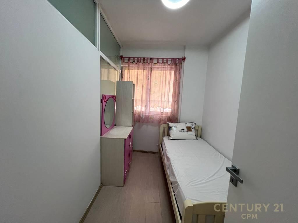 Apartament 3+1 per qira tek Pazari i Ri!