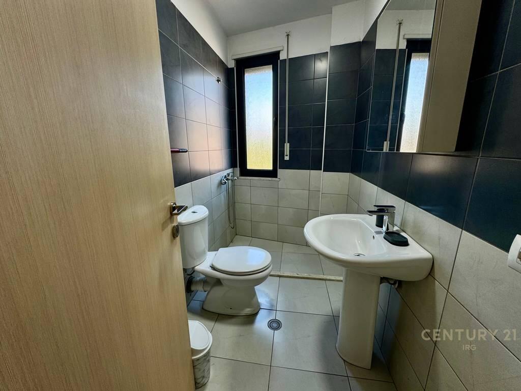 APARTAMENT 2+1+2+2 BALLKONE I MOBILUAR PRANE BLLOKUT TE AMBASADAVE