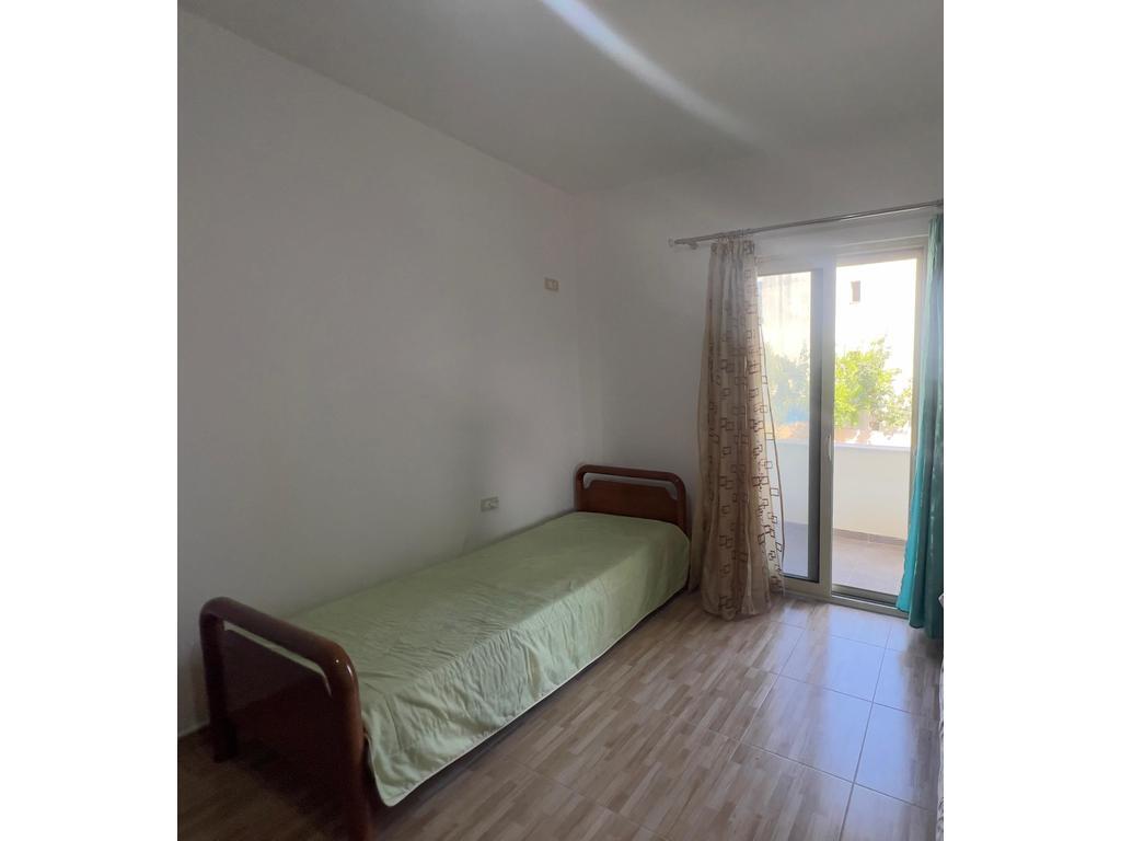 Japim me qira Apartament 2+1 tek Kodra e Priftit!!