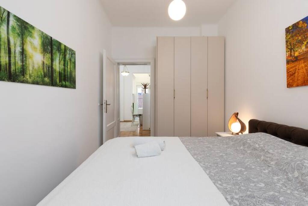 Apartament Me Qera 1+1+kuzhine ne vete Tek Medreseja (ID B211328) Tirane