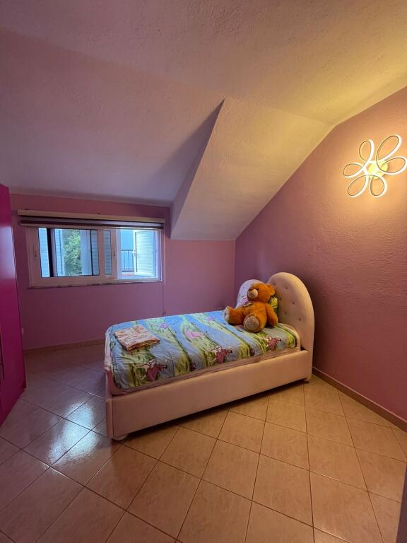 Villa comoda in affitto ad Ali Demi, ideale per la vita familiare