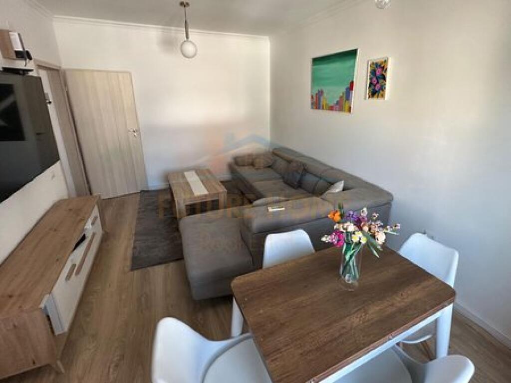 In vendita, Appartamento 1+1 Myslym Shyri, Tirana.