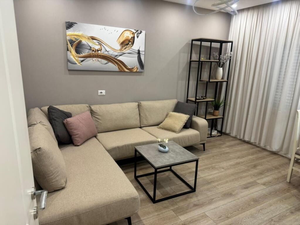 APARTAMENT ME QERA 1+1 ISH RESTORANT DURRESI 600 EURO