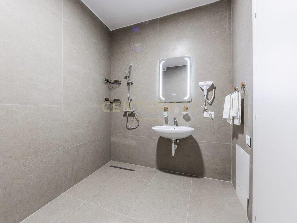 RRUGA E KAVAJËS – APARTAMENT 1+1 ME QIRA, PRANË QENDRËS