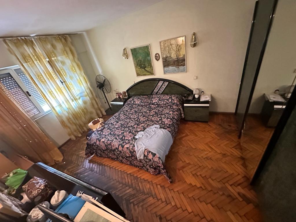 Apartament 2+1 në Qendër, përballë Bankës