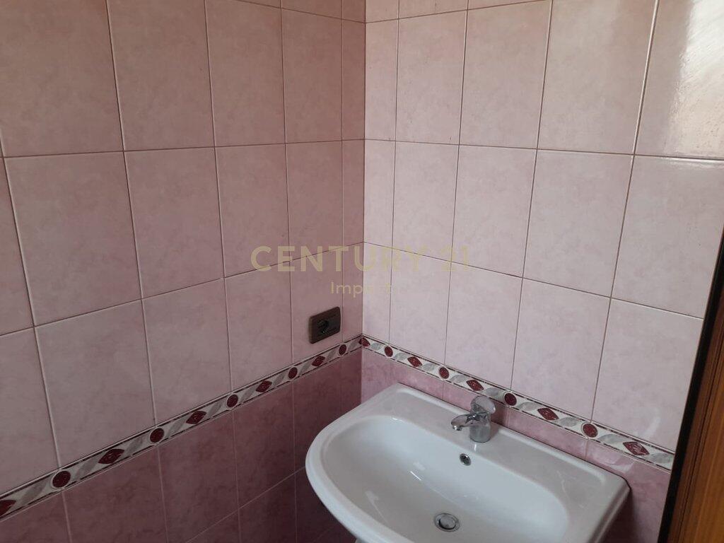 Apartament 3+1+2 me Qira në Shkoze 450 Euro!