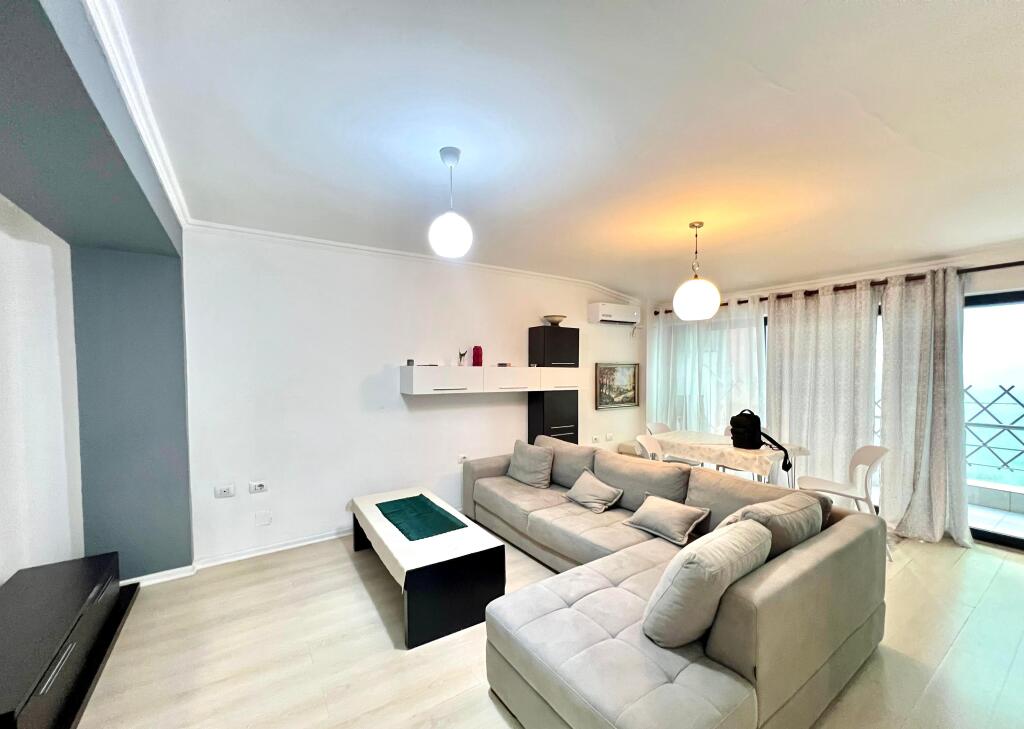 🏡 Jepet me Qera: 2+1+3 Ballkone📍Bllok (Kafe Roma) - Kt.3 - 800€ - Sp.112m² || Zone e Aksesueshme  Q5396 Th.Gj  Te dhenat e ndarjes: - 2 dhoma gjumi - 1 sallon +  kuzhine - 1 tualet  - 1 korridor  - 3 ballkone   ✅SIP Neto: 112m² ✅KATI:3 ✅KATET E PALLATIT: 5 ✅Pallat Ekzistues ✅ASHENSOR: JO ✅HIPOTEKE: PO  - Mund te jepet dhe per AIRBNB (Qira Ditore) - Ofrohet pet qira apartament modern dhe i mobiluar ne zonen me te preferuar te Tiranes - Bllok - Kondicioner ne cdo ambient - Dritare te medha qe sigurojn ndricim natyral - Akses i lehte ne rruget kryesore te qytetit - Transport publik prane pallatit  Cmimi: 800€/Muaj  Kontaktoni ne Tel / Whatsapp: 