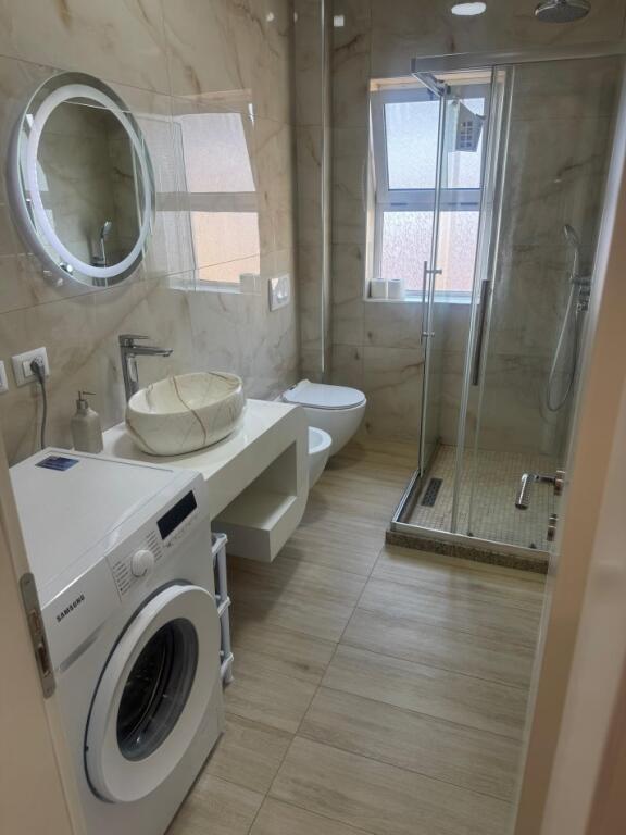 APARTAMENT ME QERA 1+1 ISH RESTORANT DURRESI 600 EURO