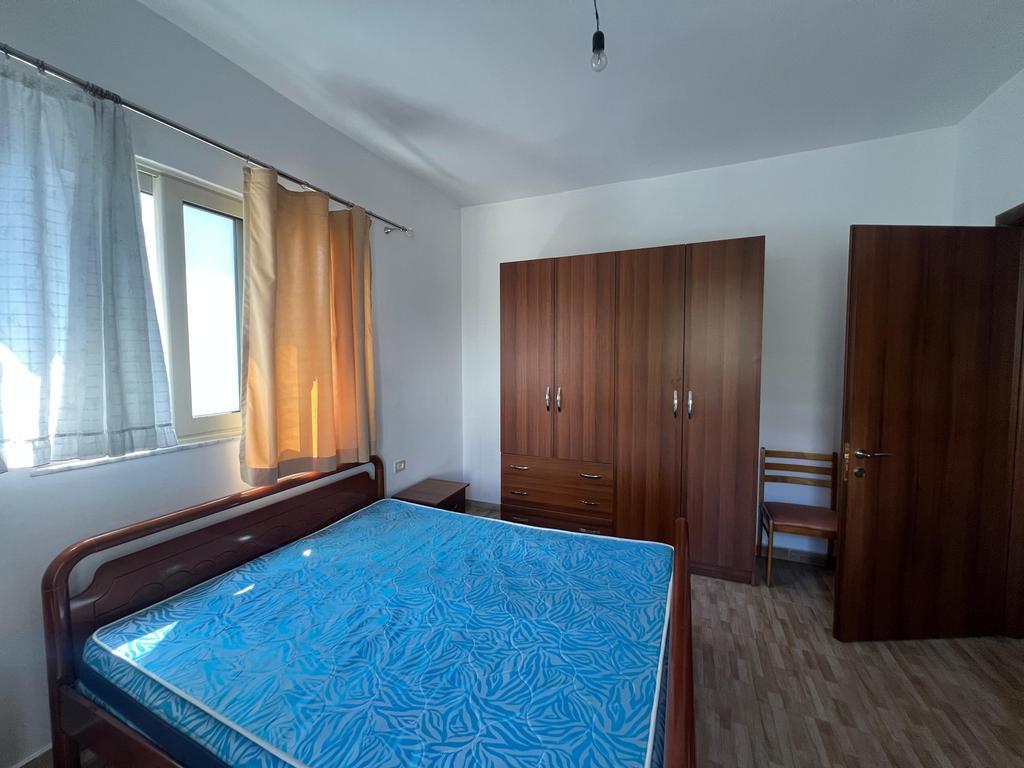 Japim me qira Apartament 2+1 tek Kodra e Priftit!!