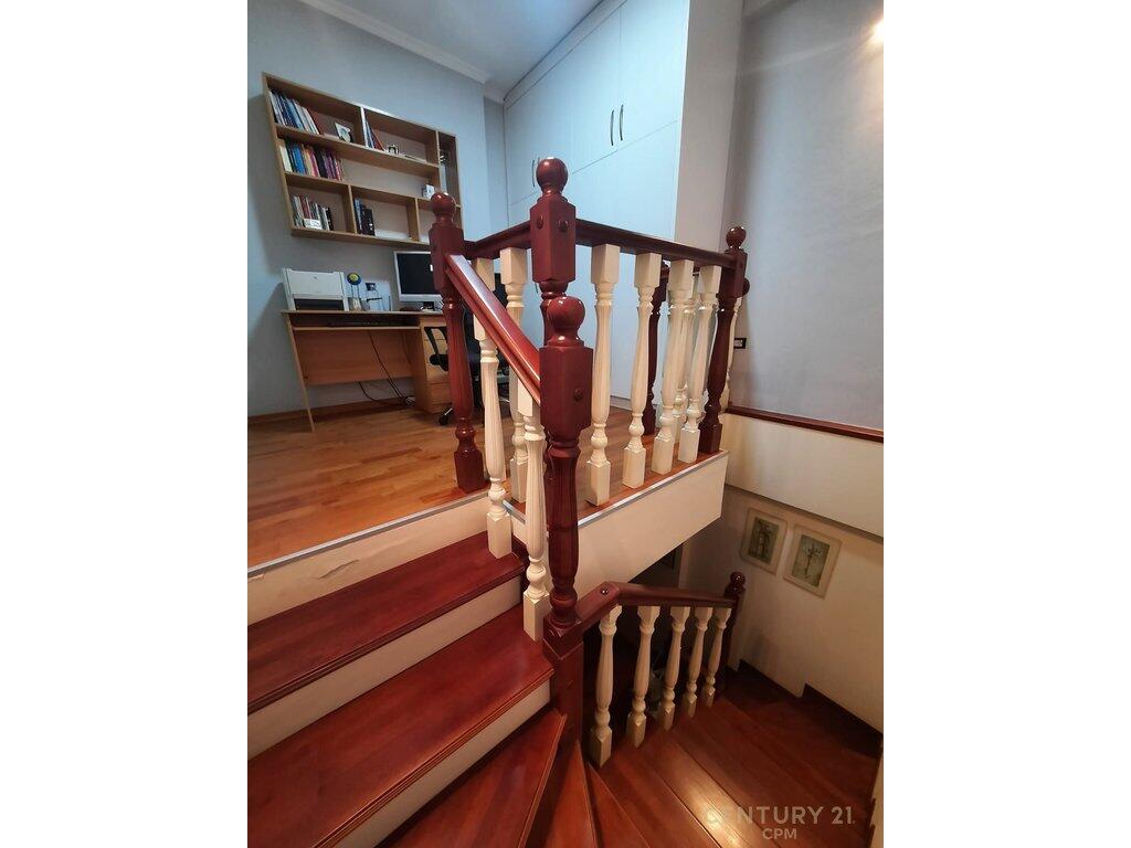 VENDIAMO DUPLEX 3+2 STRUTTURE CON CABEJ UNICO 190.000 €