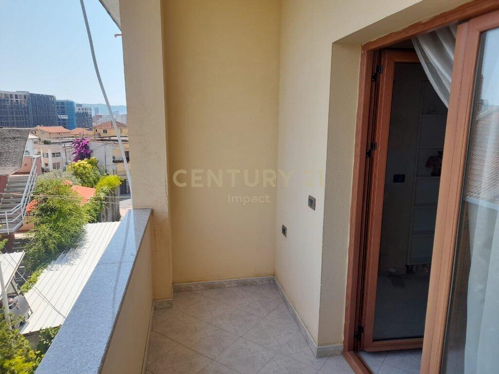 Apartament 3+1+2 me Qira në Shkoze 450 Euro!