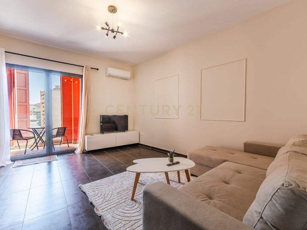RRUGA E KAVAJËS – APARTAMENT 1+1 ME QIRA, PRANË QENDRËS