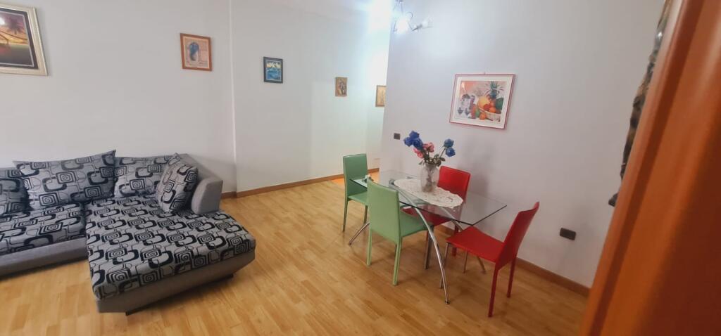Apartament me qira 2+1+2 – Laprakë (pas Kupolës, KMY)