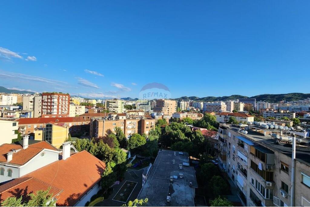 Shitet apartament 2+1 tek Stadiumi Dinamo!