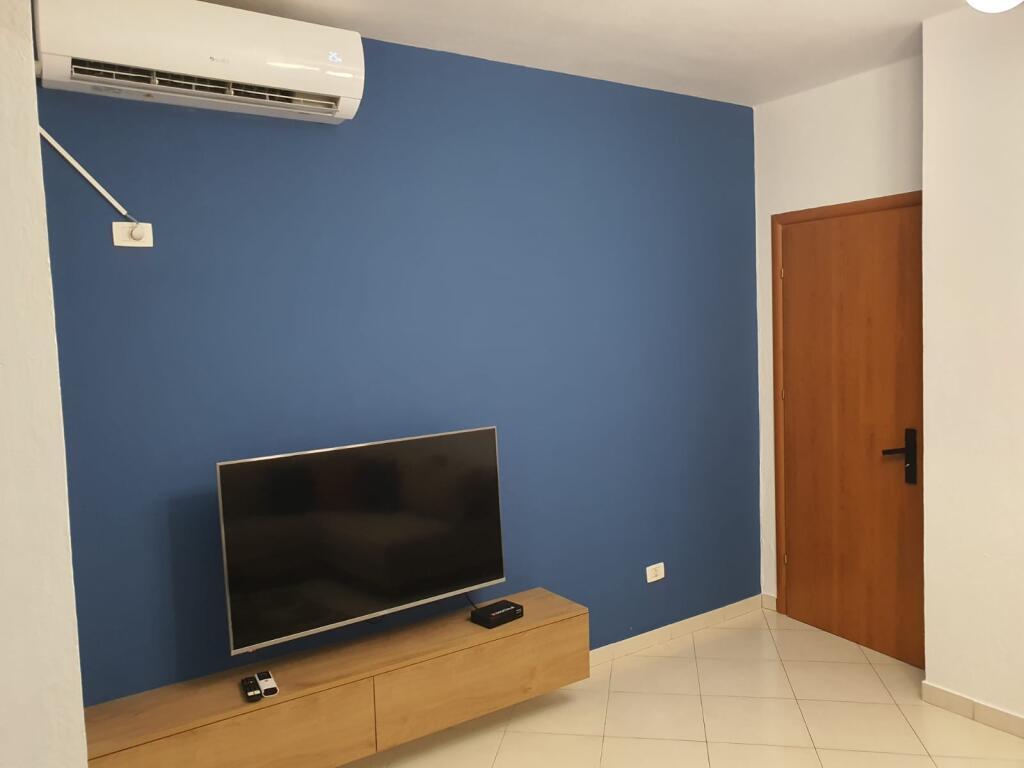 🏢Ne zonen e Kodres se Diellit,prane Farmaci ABIS jepet me qera apartament 1+1,i mobiluar 60,000Leke