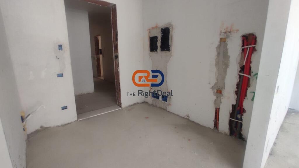 Tek Palladium Rezidence, Tek Liqeni i Thate Shitet Super Apartament 3+1 Me Strukture Perfekte!!