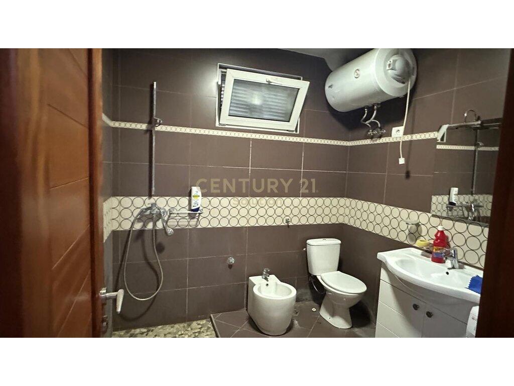 JEPET ME QIRA VILE TEK ISH TREGU ELEKTRIK !