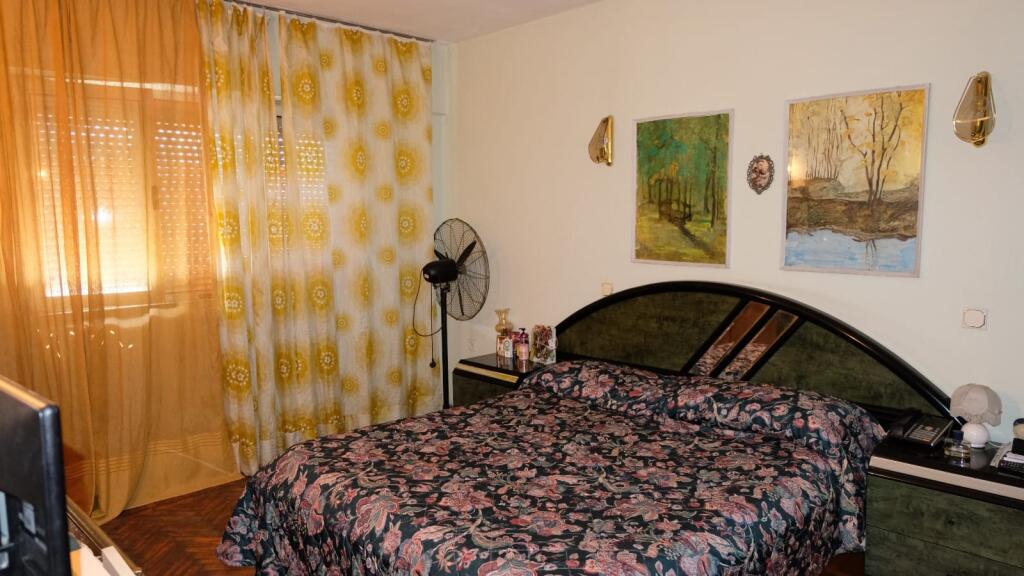 Apartament 2+1 në Qendër, përballë Bankës