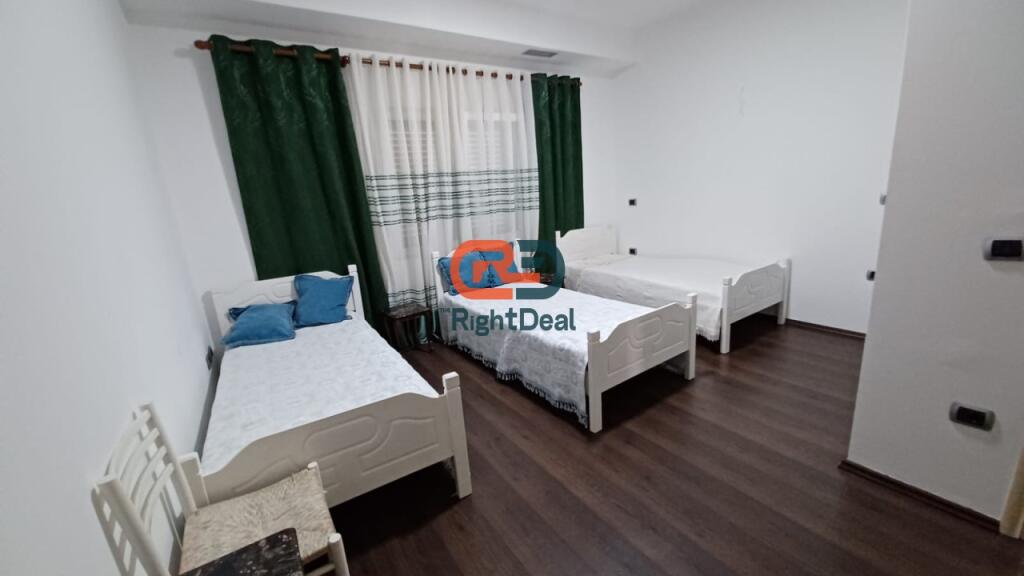 Ne Fresk, Jepet Me Qira Apartament 1+1, Me Planimetri Te Rregullt Dhe Hapesira Te Bollshme!!