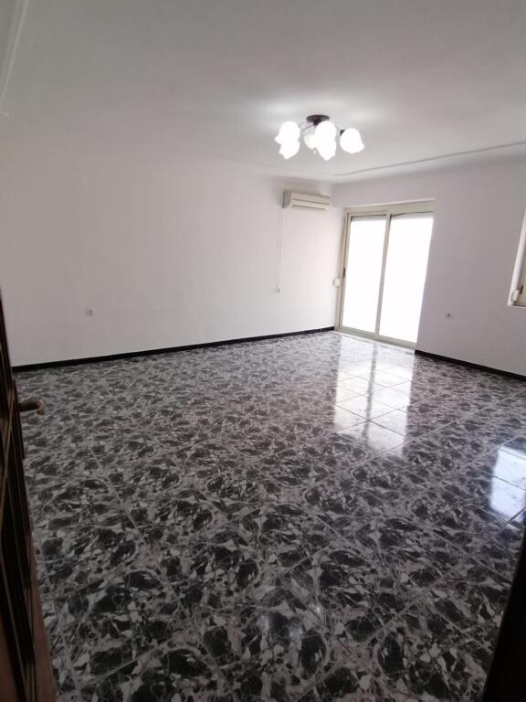Jepet Me Qera Apartament 2+1+1 Ballkon
