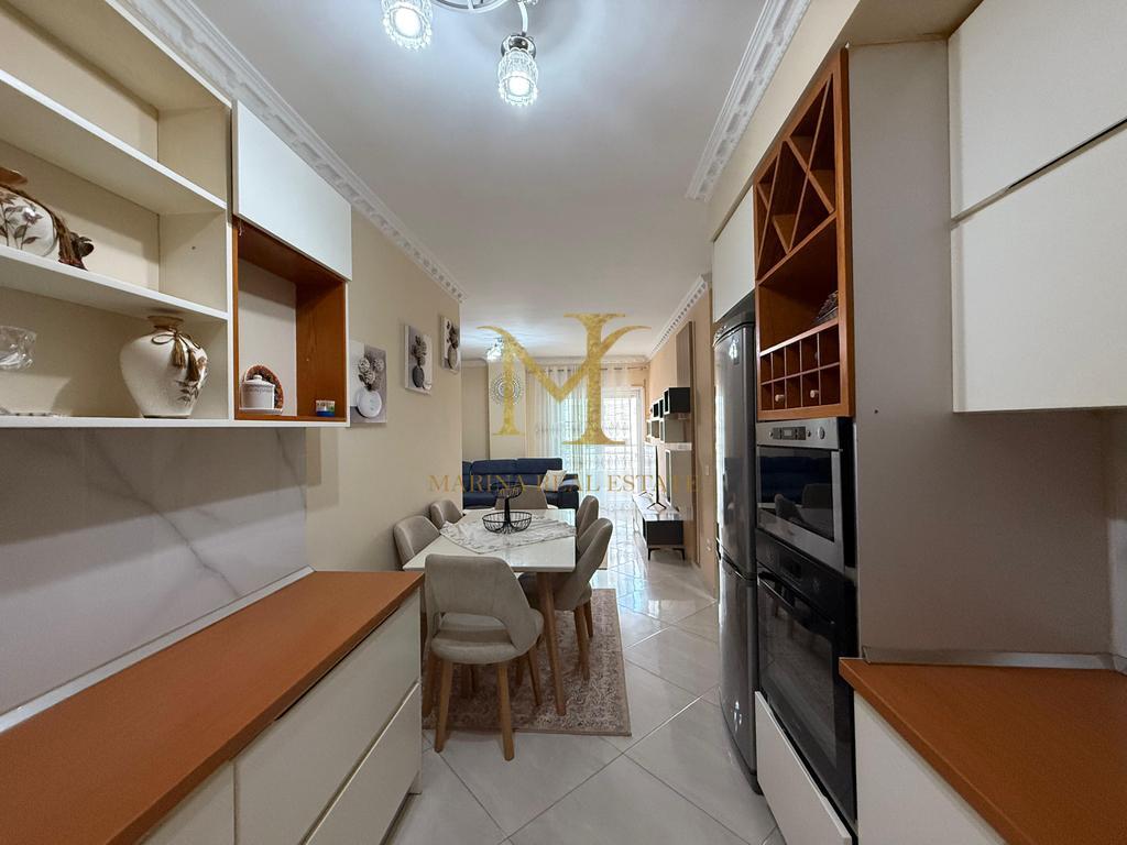 APPARTAMENTO 2+1 IN AFFITTO, VICINO AL CENTRO DI DURRËS !!