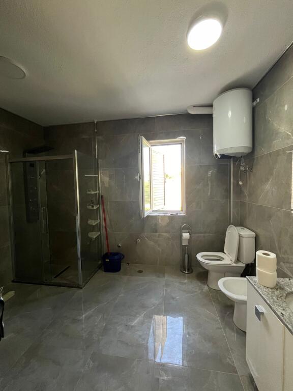 Villa comoda in affitto ad Ali Demi, ideale per la vita familiare