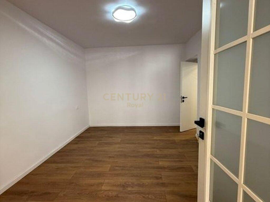 Apartament 1+1 me qira prane rruges se Elbasanit 600 € /Muaj