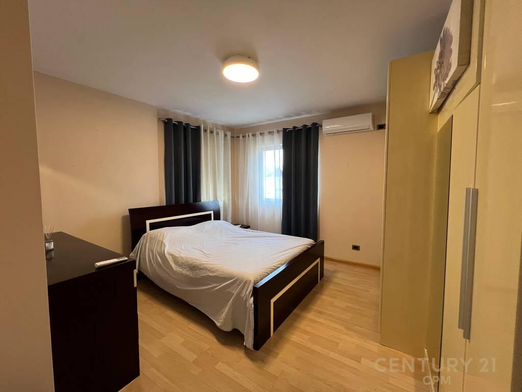 Apartament 3+1 per qira tek Pazari i Ri!
