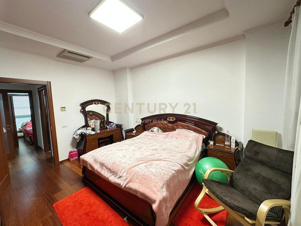 RRUGA E BOGDANEVE, JAPIM ME QIRA APARTAMENT 3+1+2